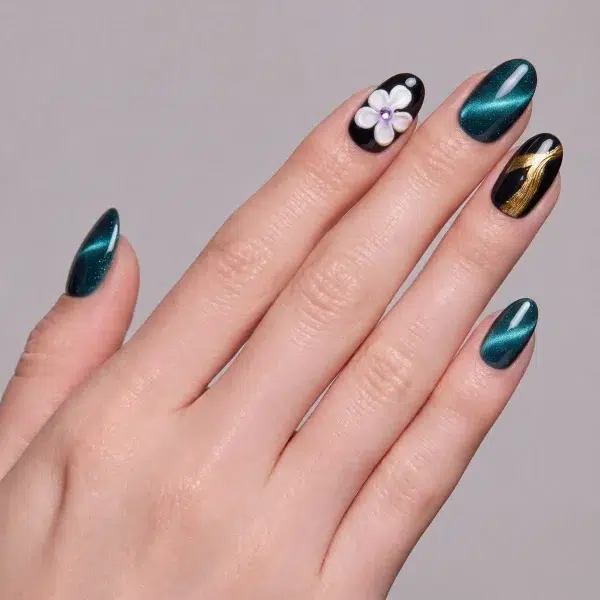 LURA-RDY-N019-2.webp Emerald Cameo